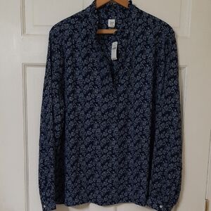 GAP Women's Dark Blue/ White Floral Pullover V- neck Opening Blouse Sz XL.